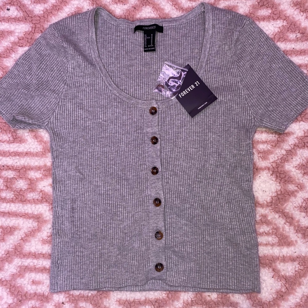 Forever 21: Gray button up crop top
